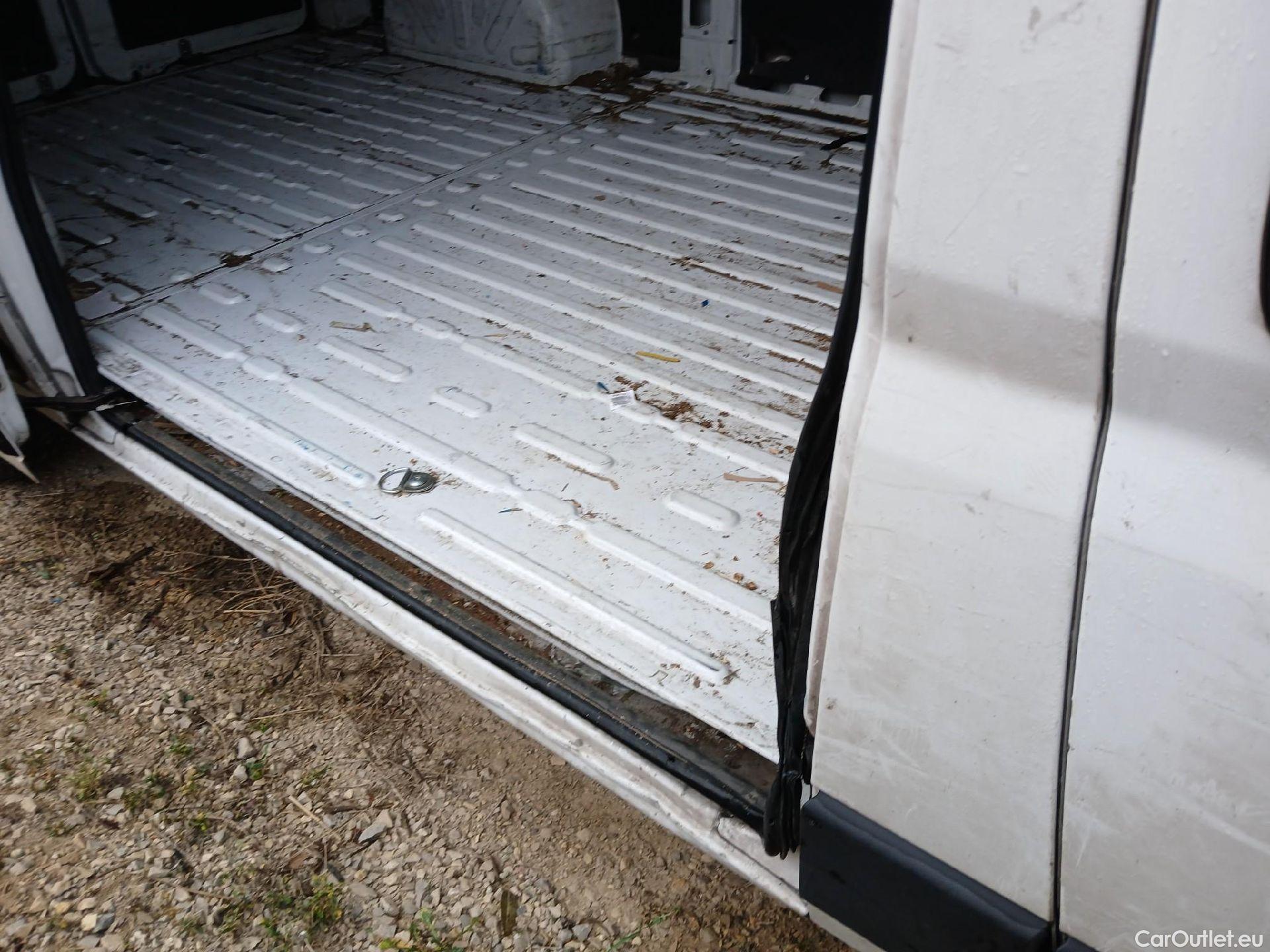  Opel  Movano OPEL  / 2021 / 4P / furgón  Base L2H2 3.5T 2.2 BHDi 88kW #74