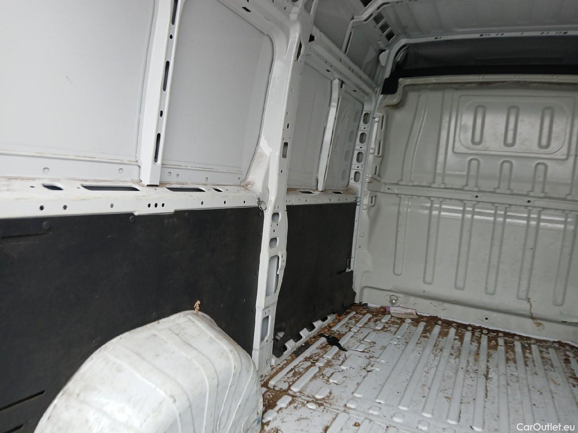  Opel  Movano OPEL  / 2021 / 4P / furgón  Base L2H2 3.5T 2.2 BHDi 88kW #58