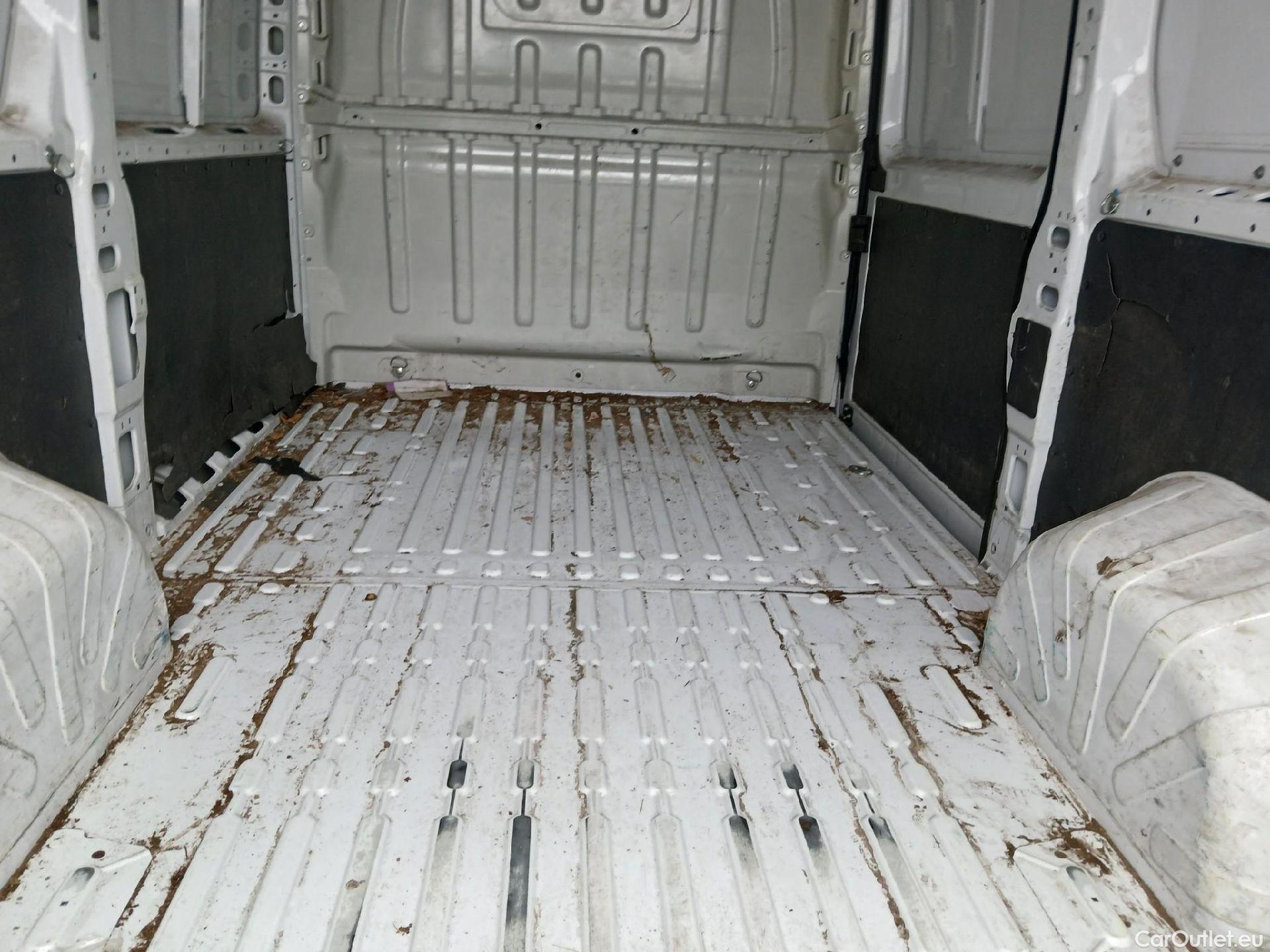  Opel  Movano OPEL  / 2021 / 4P / furgón  Base L2H2 3.5T 2.2 BHDi 88kW #51