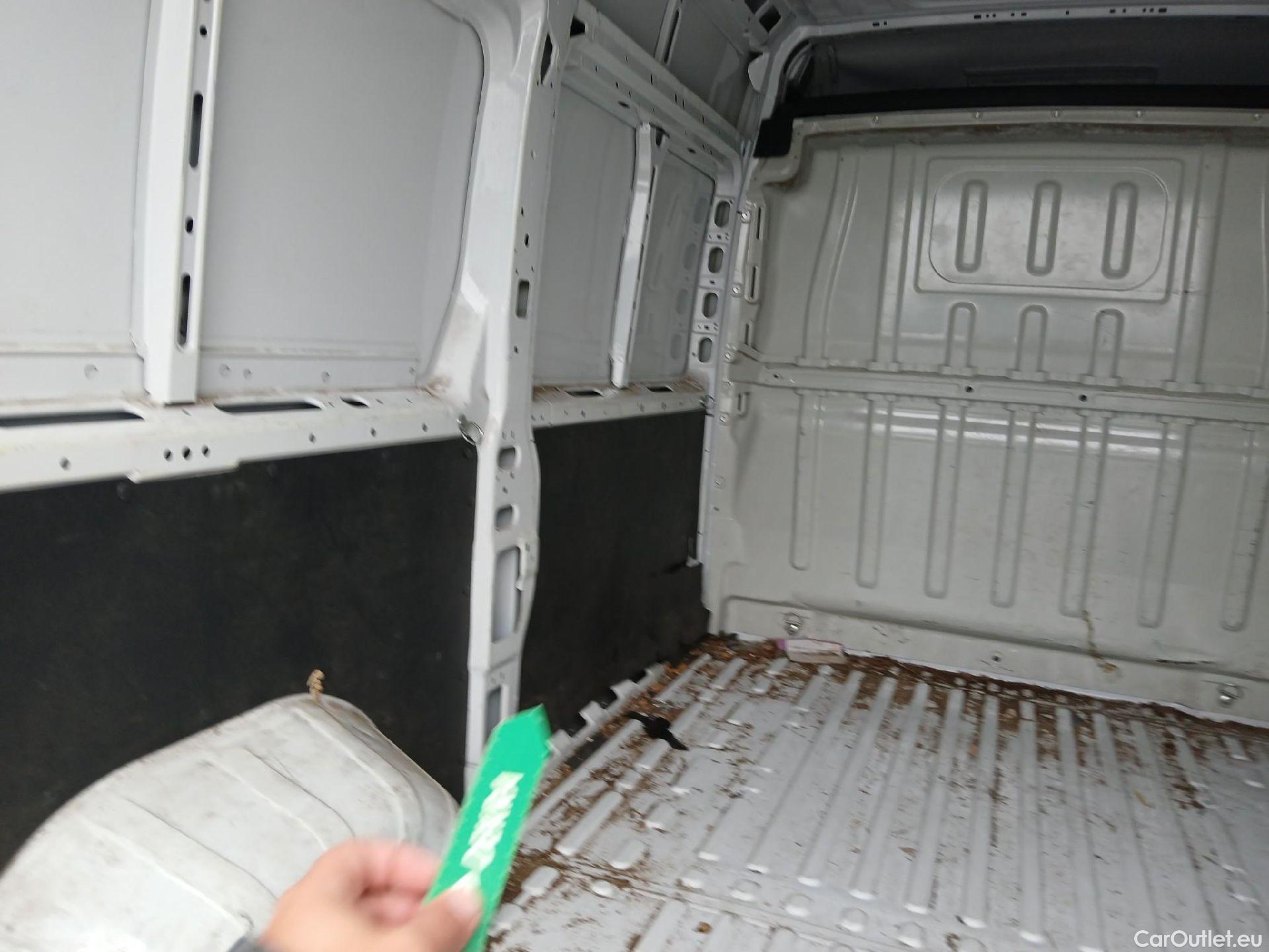  Opel  Movano OPEL  / 2021 / 4P / furgón  Base L2H2 3.5T 2.2 BHDi 88kW #59