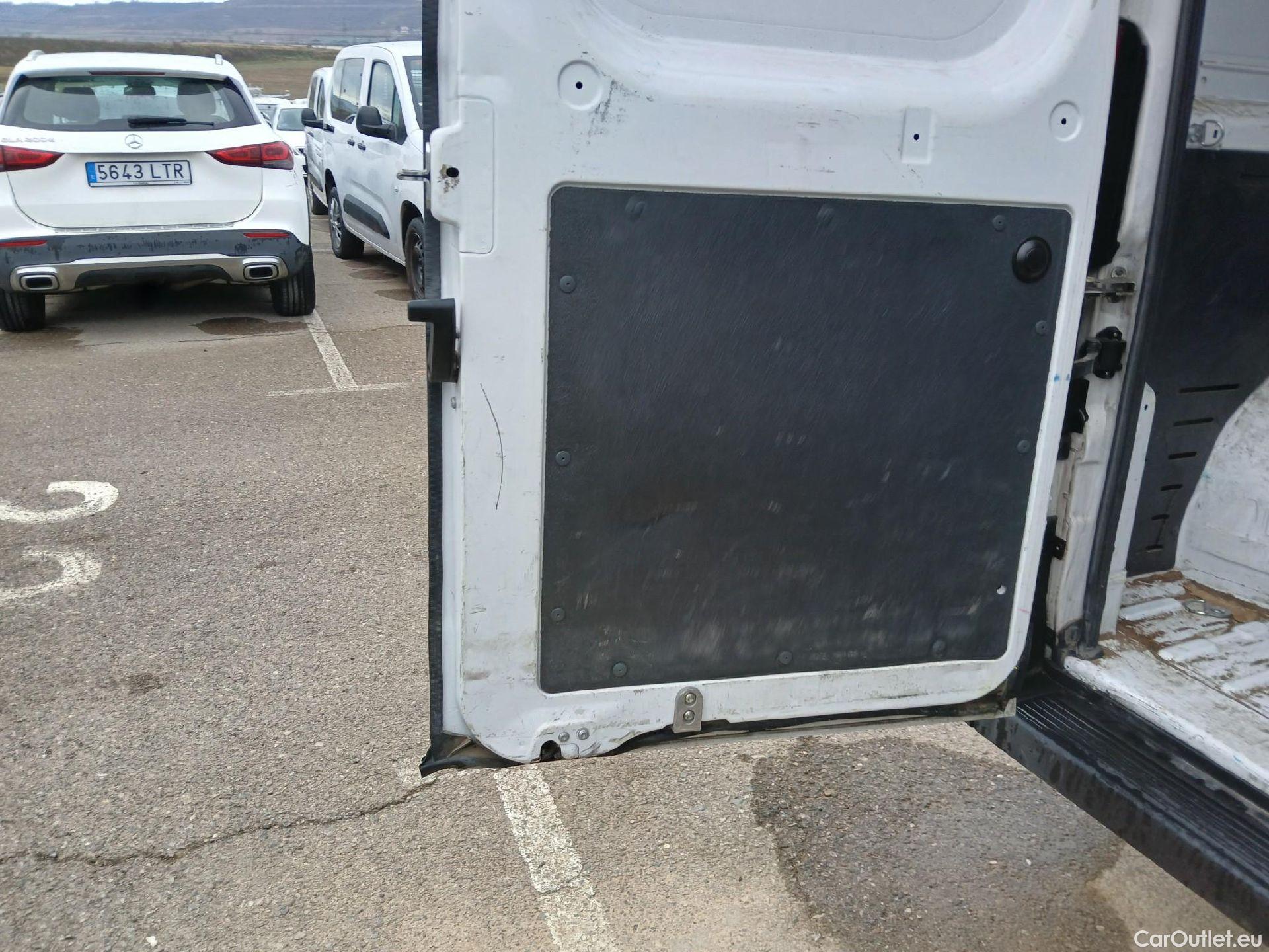  Opel  Movano OPEL  / 2021 / 4P / furgón  Base L2H2 3.5T 2.2 BHDi 88kW #54