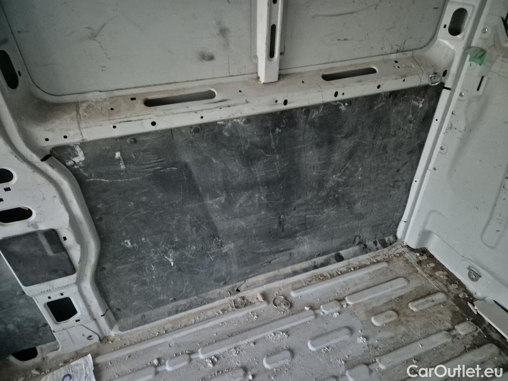  Peugeot  Boxer PEUGEOT  / 2014 / 4P / furgón 333 L2 H1 BHDI 103kW (140CV) S&S 6 V. M (AC) #43