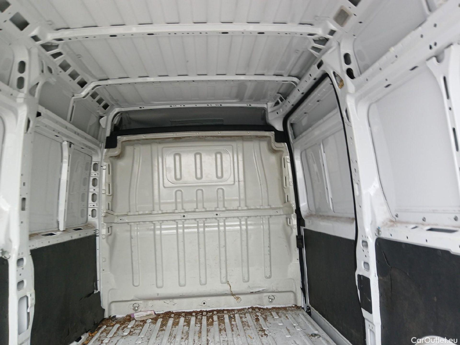  Opel  Movano OPEL  / 2021 / 4P / furgón  Base L2H2 3.5T 2.2 BHDi 88kW #50