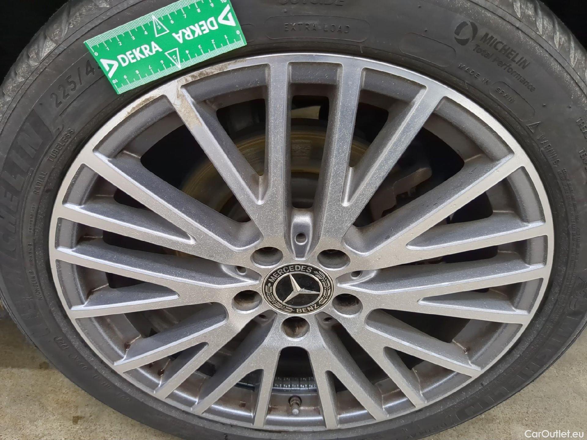  Mercedes  CLA-Klasse MERCEDES-BENZ CLA Coupe / 2019 / 4P / Coupé CLA 200 d Business Line BA8 #1