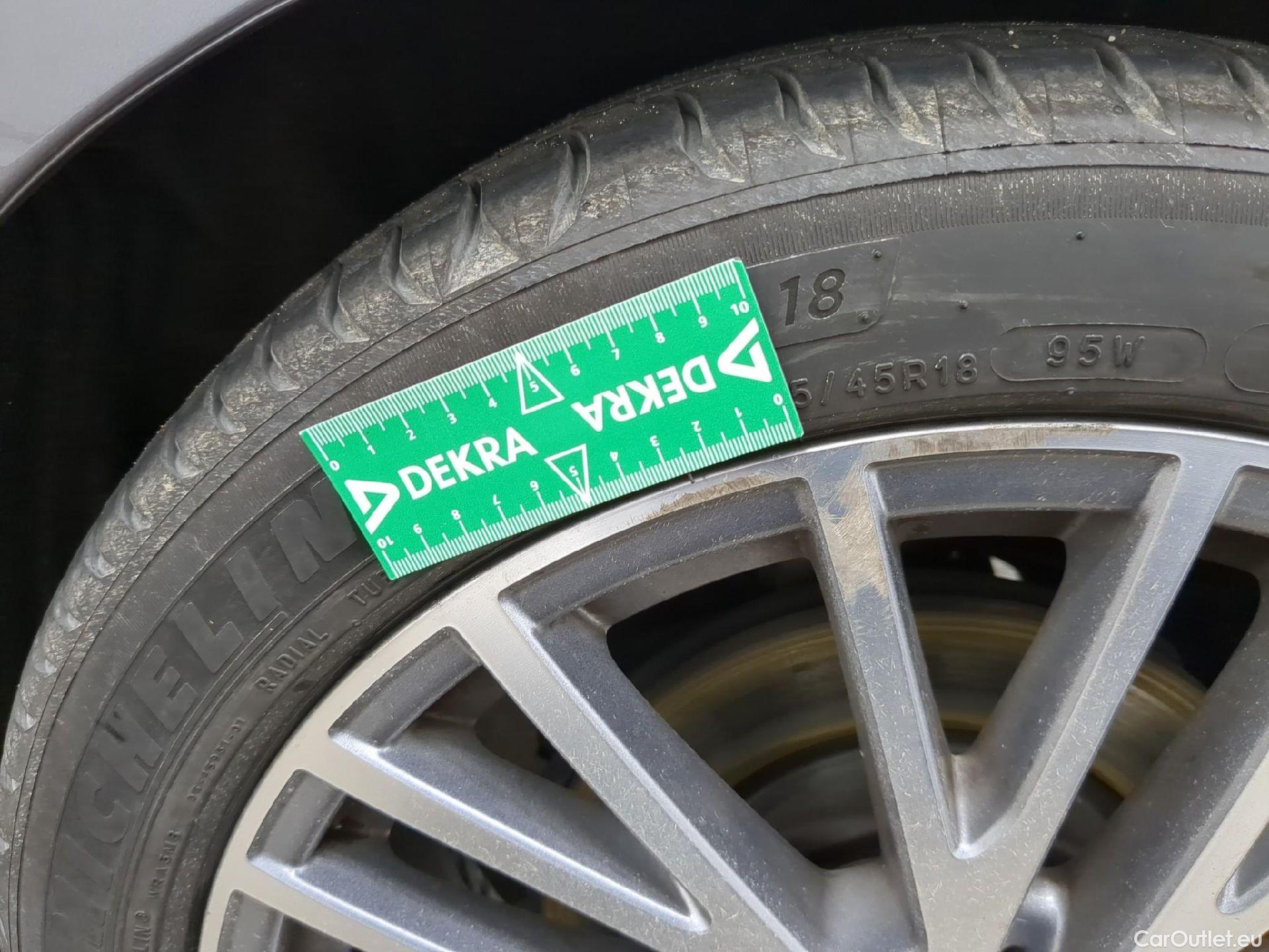  Mercedes  CLA-Klasse MERCEDES-BENZ CLA Coupe / 2019 / 4P / Coupé CLA 200 d Business Line BA8 #3