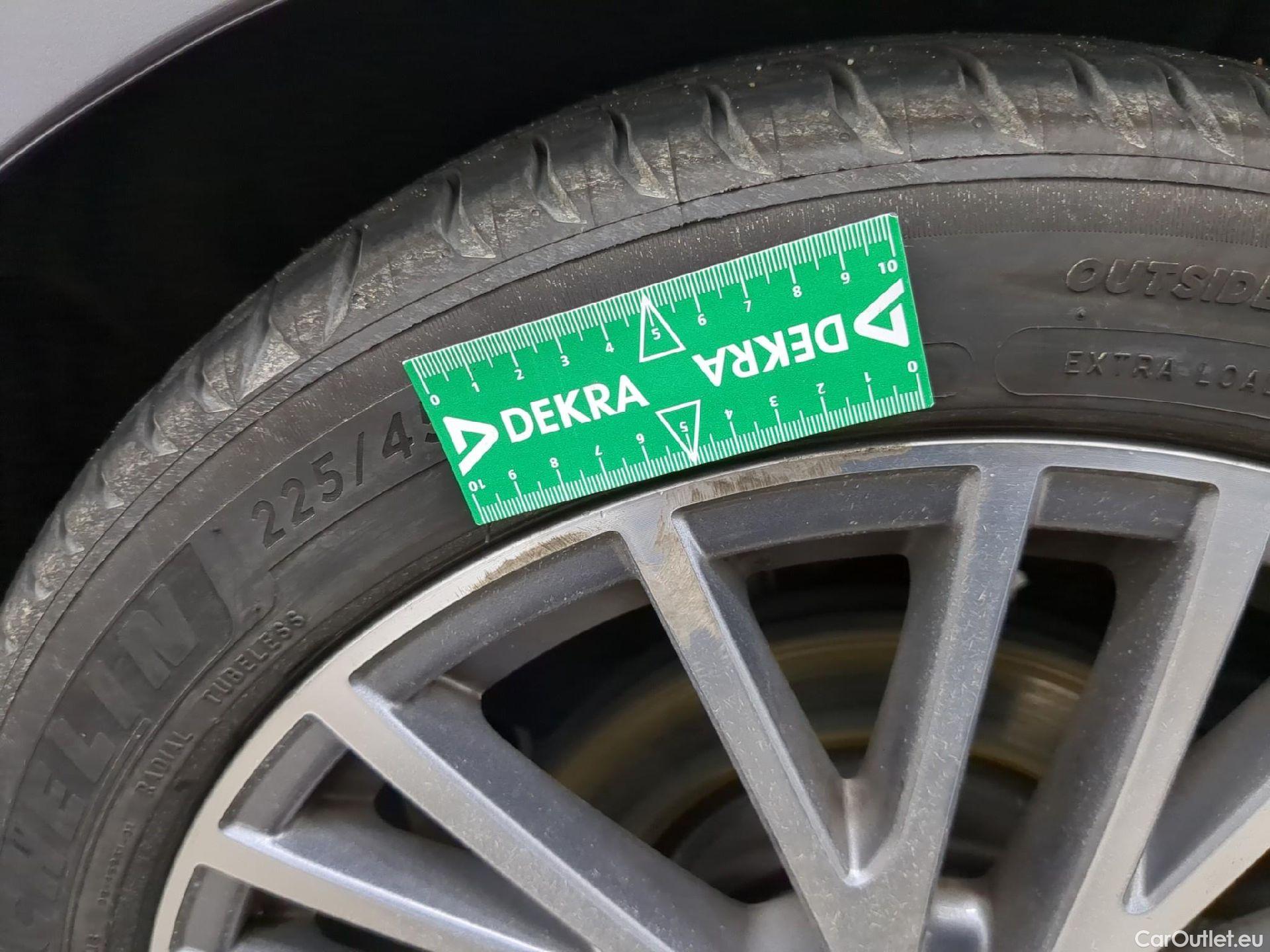  Mercedes  CLA-Klasse MERCEDES-BENZ CLA Coupe / 2019 / 4P / Coupé CLA 200 d Business Line BA8 #2