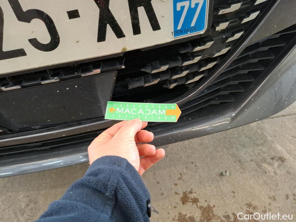  Peugeot  208 PEUGEOT  / 2019 / 5P / Berline BLUEHDI 100 S&S Allure Business #9