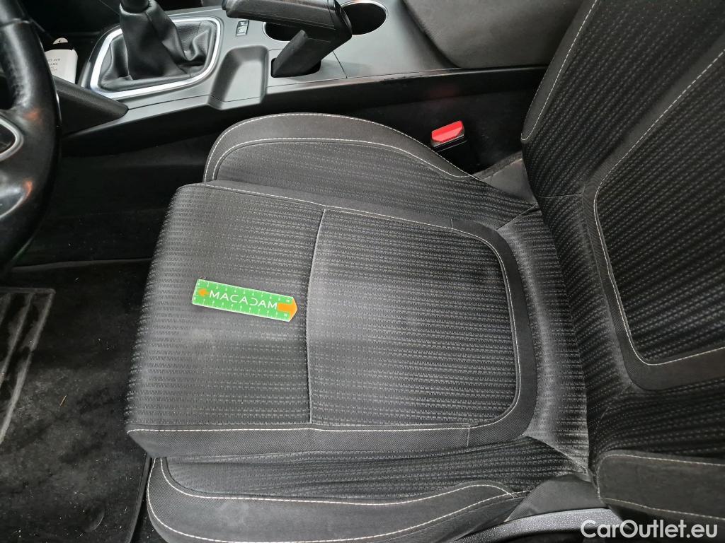  Renault  Megane RENAULT Mégane Berline / 2015 / 5P / Berline Business Blue dCi 115 #52