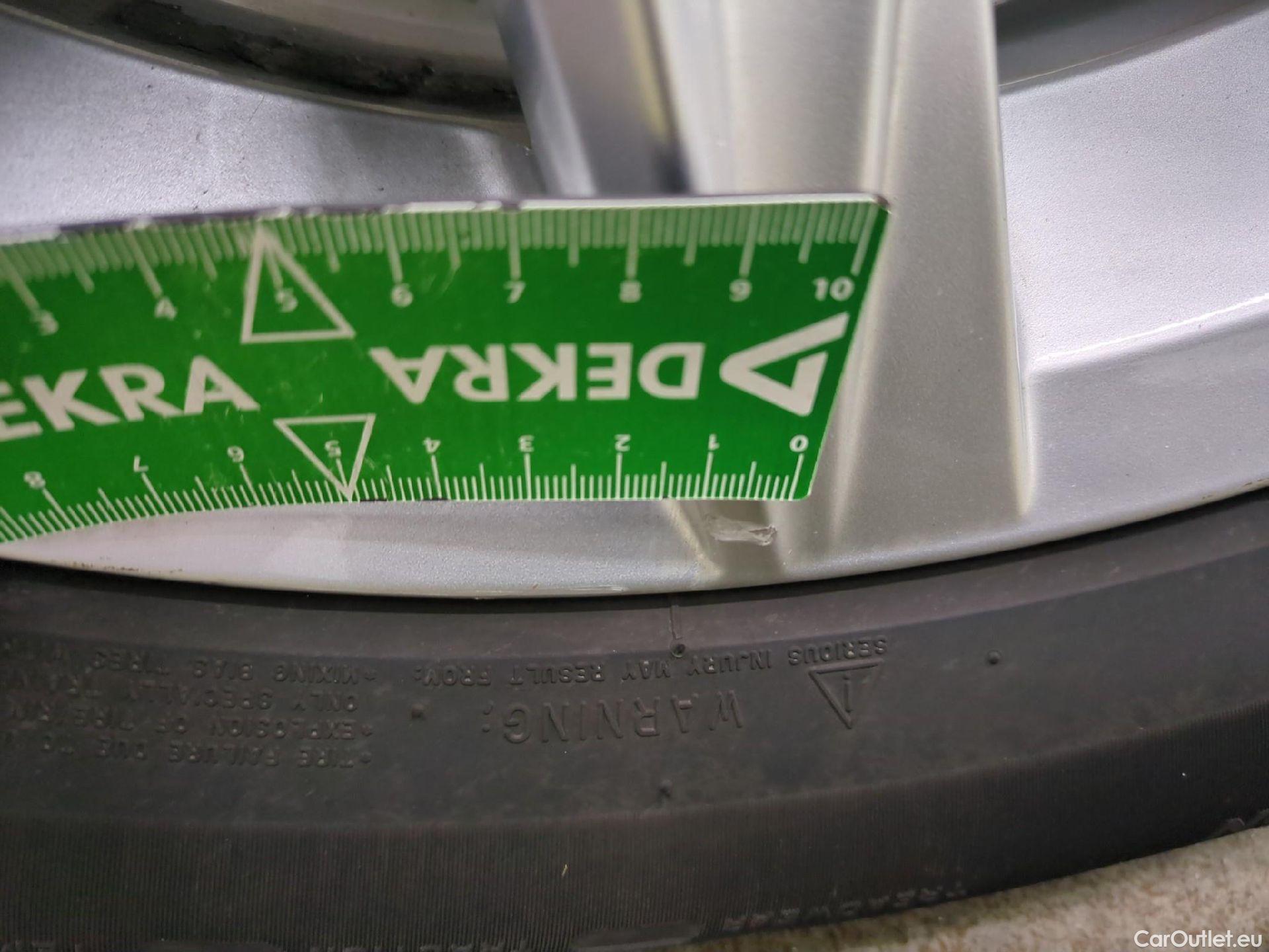  Volkswagen  Tiguan VOLKSWAGEN  Allspace / 2017 / 5P / SUV 2.0 TDI 150 BMV6 Carat #37