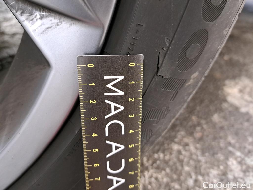  Volkswagen  Tiguan VOLKSWAGEN  / 2020 / 5P / SUV 2.0 TDI 150 DSG7 R-Line #3