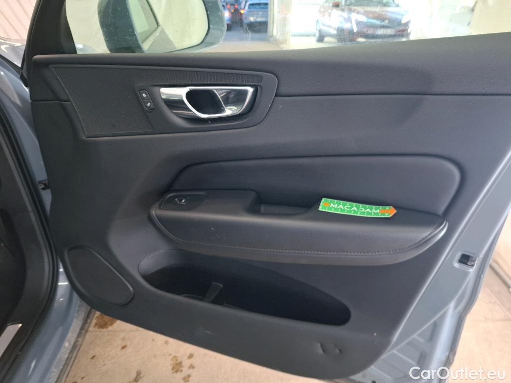  Volvo  XC60 VOLVO  5p SUV B4 AWD 197 Geartro 8 Momentum #1