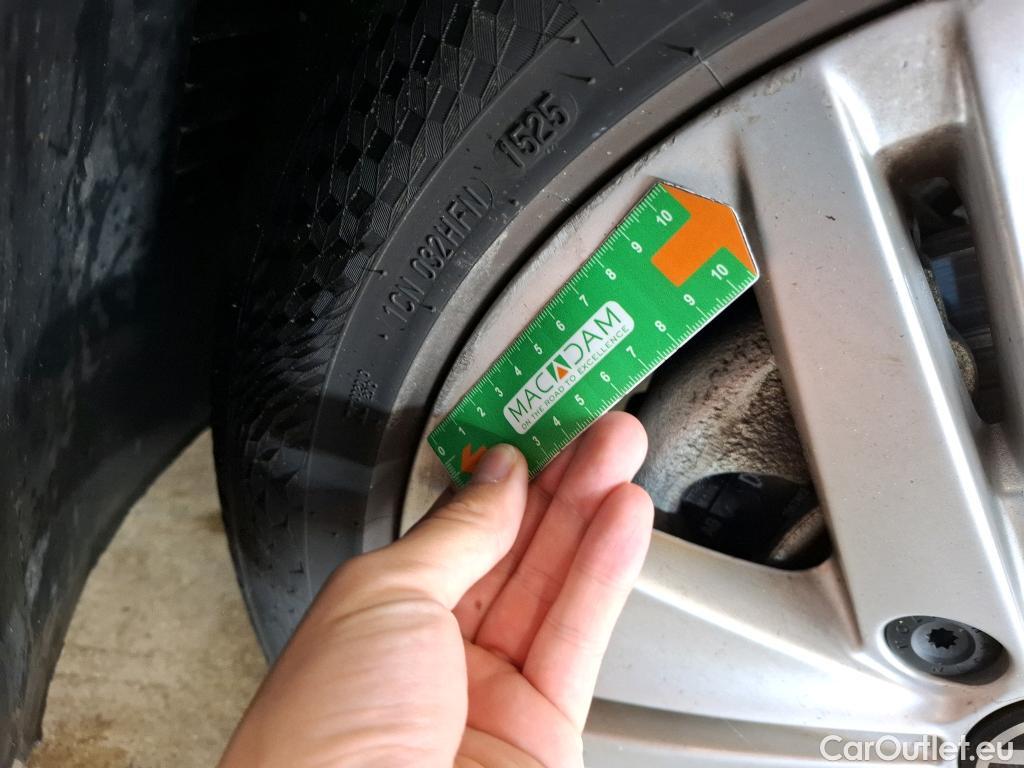  Volkswagen  Golf  VOLKSWAGEN / 2020 / 5P / Berline 1.0 eTSI OPF 110 DSG7 Life Business #8