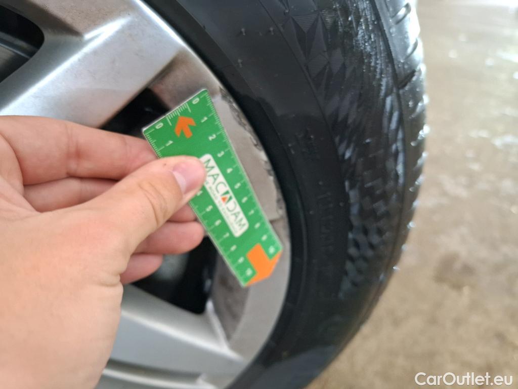  Volkswagen  Golf  VOLKSWAGEN / 2020 / 5P / Berline 1.0 eTSI OPF 110 DSG7 Life Business #16