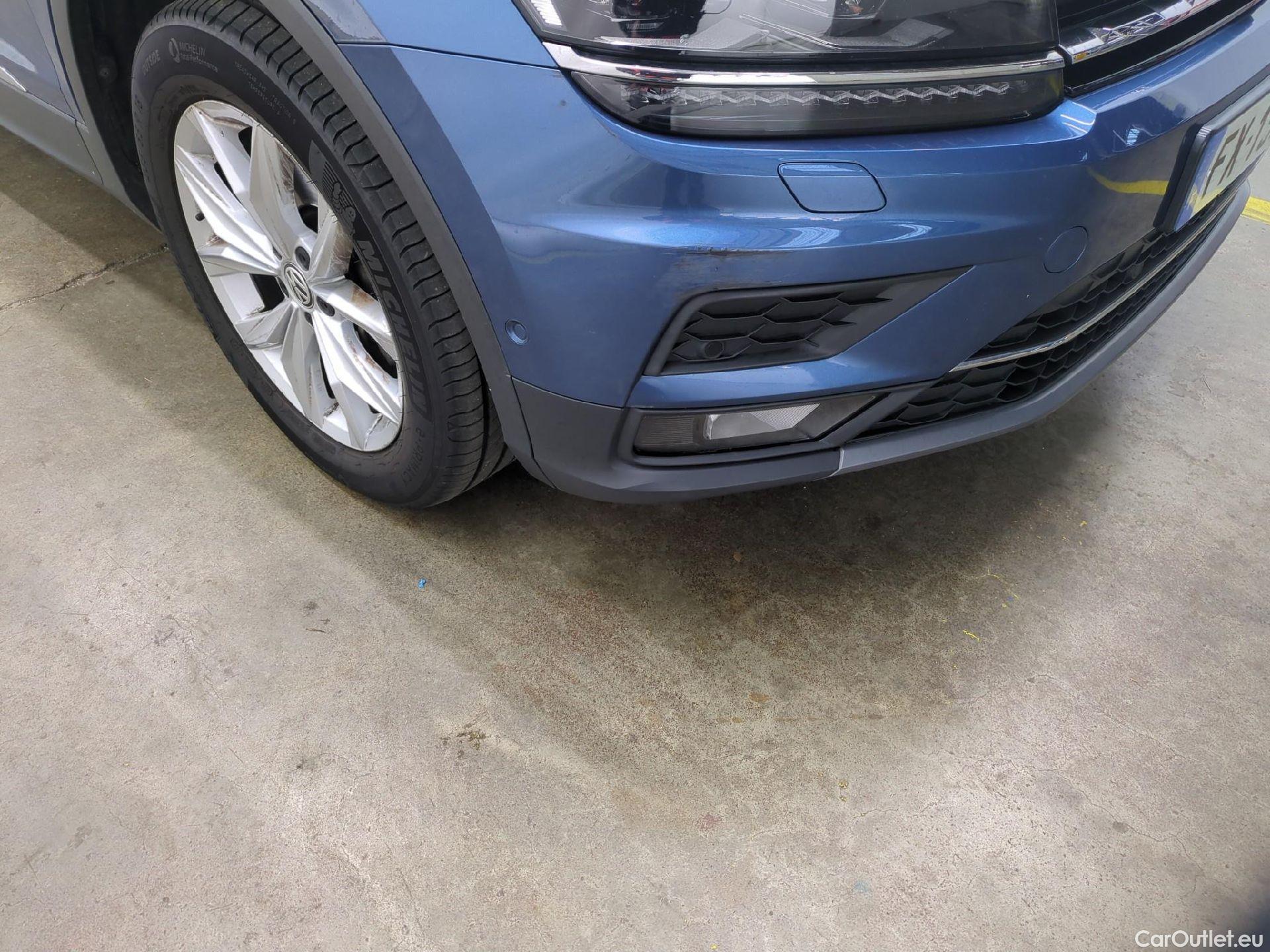  Volkswagen  Tiguan VOLKSWAGEN  Allspace / 2017 / 5P / SUV 2.0 TDI 150 BMV6 Carat #9