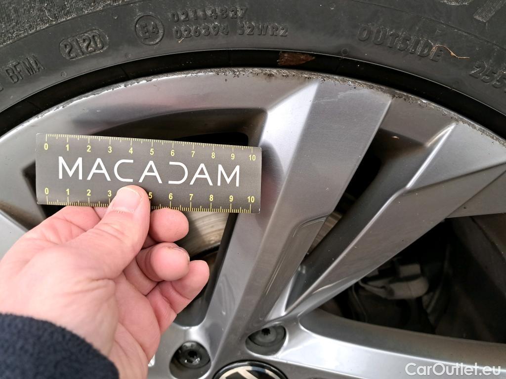  Volkswagen  Tiguan VOLKSWAGEN  / 2020 / 5P / SUV 2.0 TDI 150 DSG7 R-Line #10