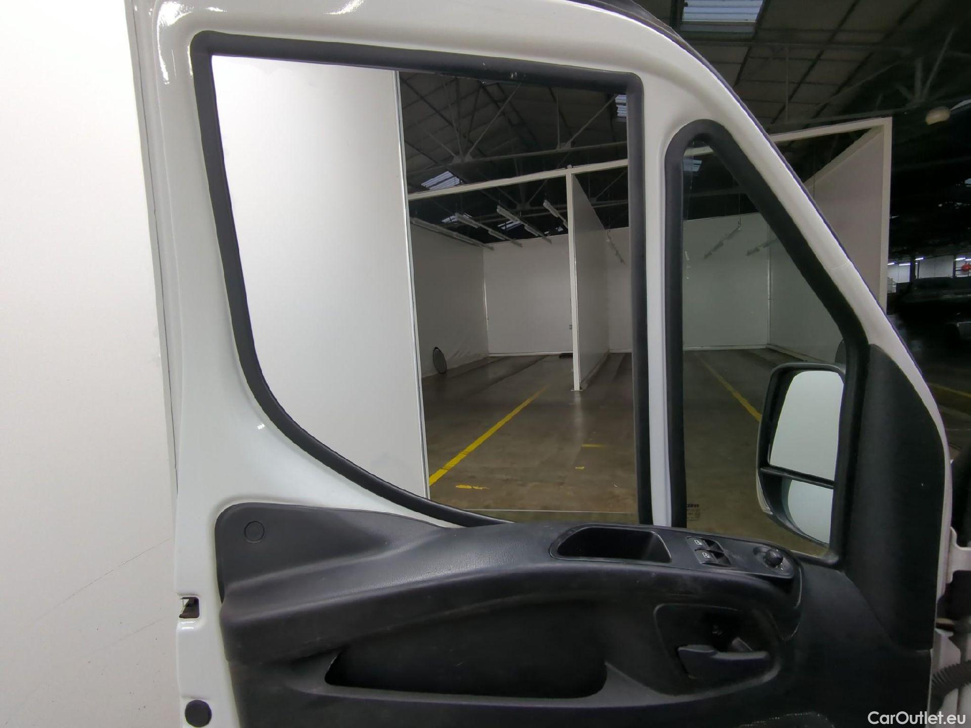  Iveco  Daily IVECO  VU 4p Fourgon 2.3 35S16 V11 H2 3520 #5