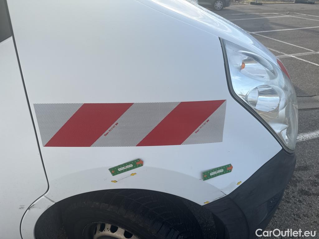  Renault  Master  III Fourgon L2H2 3 5 Grand Confort dCi #16
