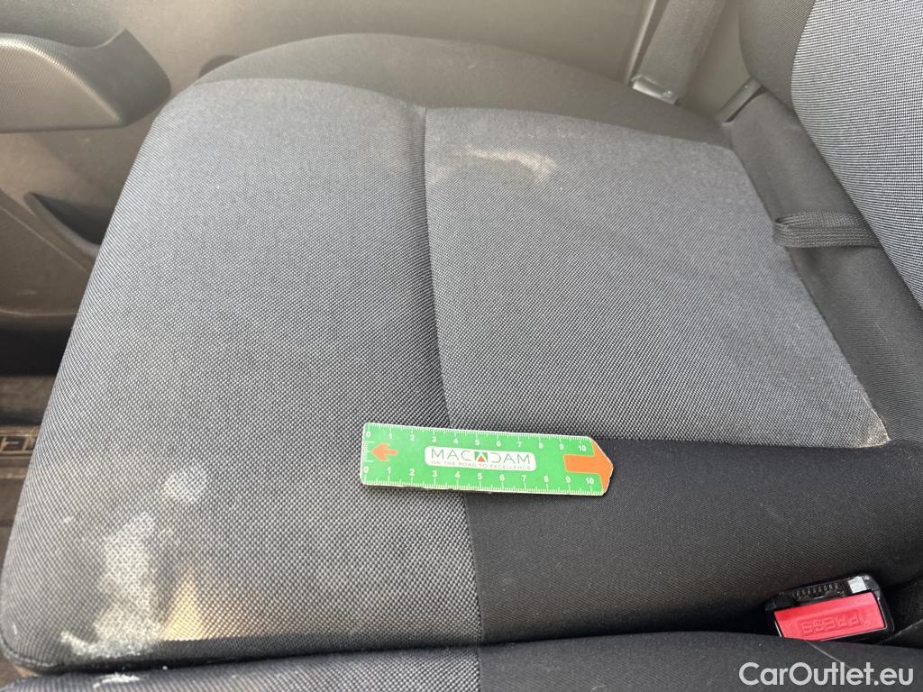  Renault  Master  III Fourgon L2H2 3 5 Grand Confort dCi #31