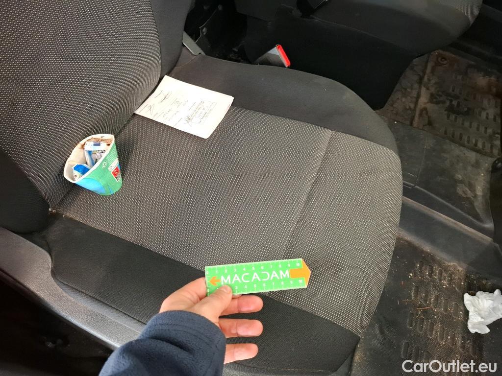  Citroen  Berlingo CITROEN  / 2018 / 4P / Fourgonnette M 650kg BlueHDi 75 S&S BVM Club #24