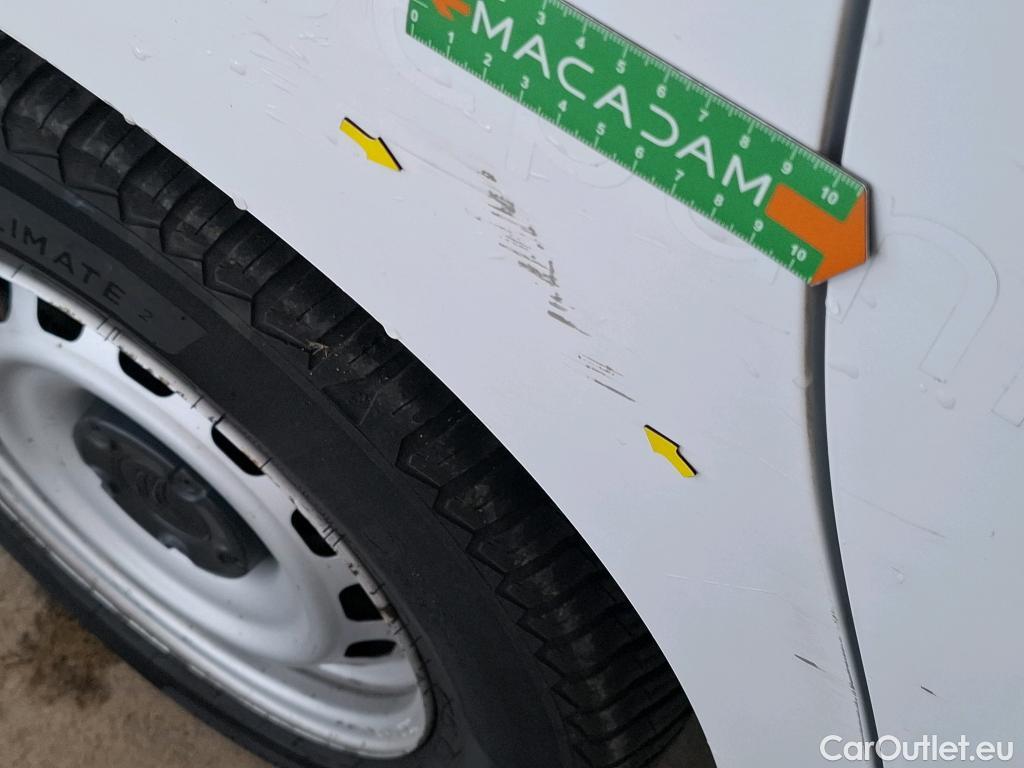  Citroen  Berlingo CITROEN  / 2018 / 4P / Fourgonnette M 650kg BlueHDi 75 S&S BVM Club #4