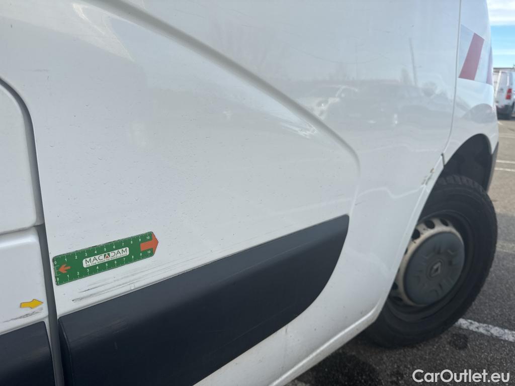  Renault  Master  III Fourgon L2H2 3 5 Grand Confort dCi #11