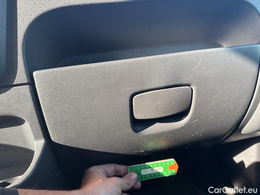  Renault  Master  III Fourgon L2H2 3 5 Grand Confort dCi #12