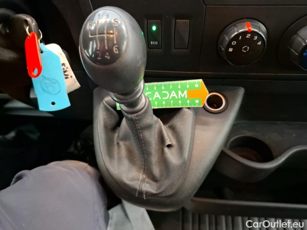  Renault  Master Renault V.I.  VU 4p Fourgon 2.3 125.35 FG L4H2 GC P-MJ #57