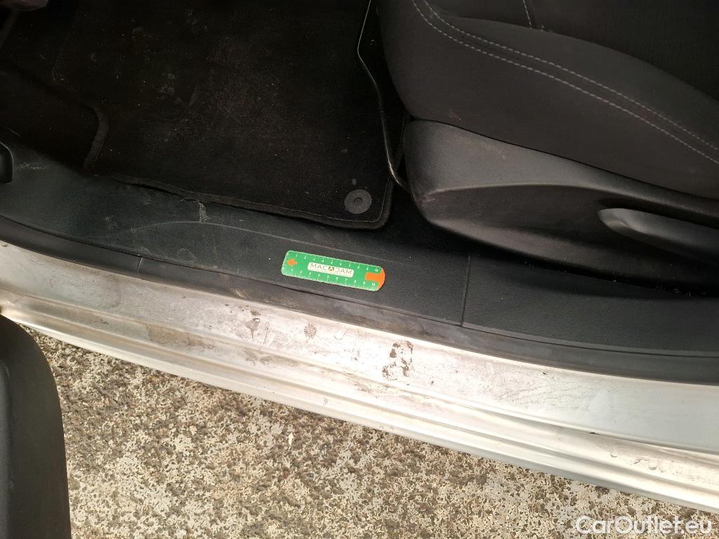  Peugeot  208  Affaire Premium 1.6 HDi 100CV BVM5 E6 #25