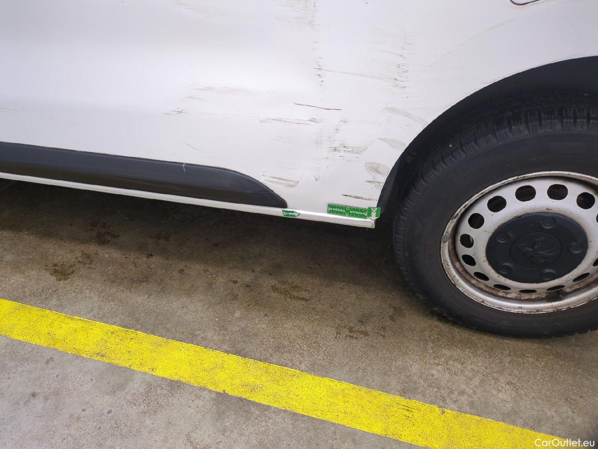  Peugeot  Expert PEUGEOT  VU 4p Fourgon 2.0 BlueHDi 120 S&S Standard Premium P. #30