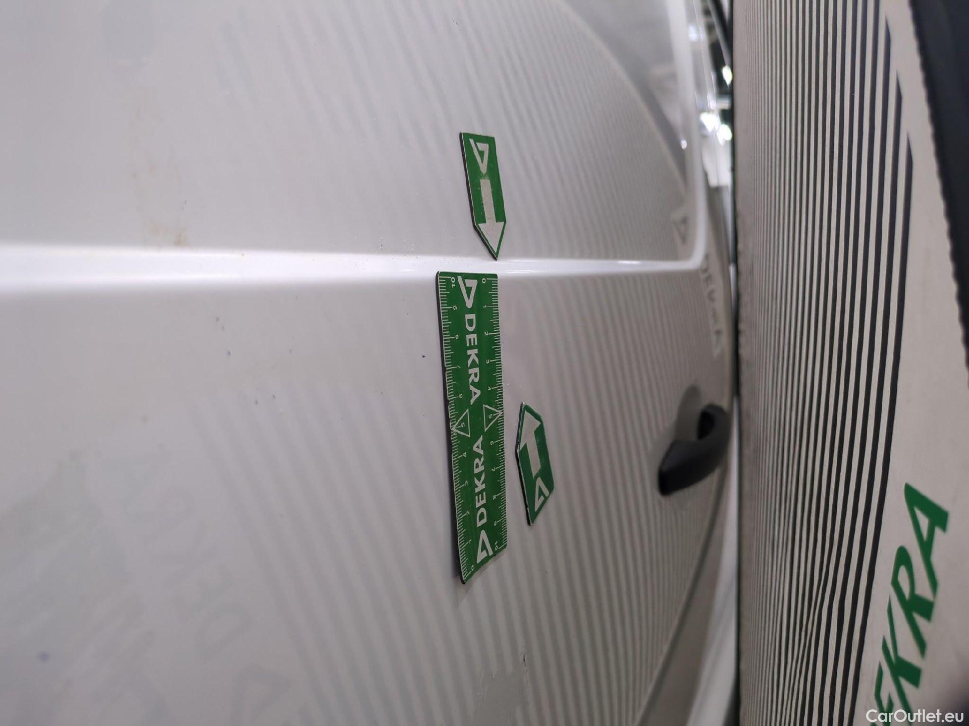  Peugeot  Expert PEUGEOT  VU 4p Fourgon 2.0 BlueHDi 120 S&S Standard Premium P. #46