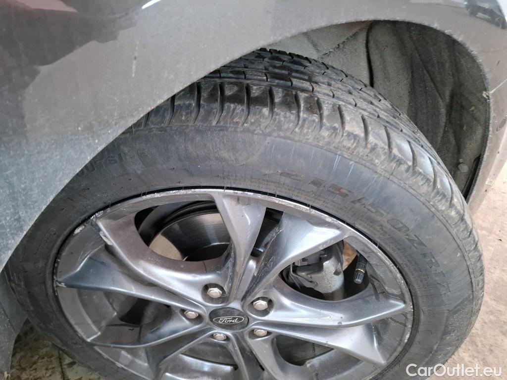  Ford  Focus FORD  / 2018 / 5P / Berline 1.0 EcoBoost 125ch St-Line #40