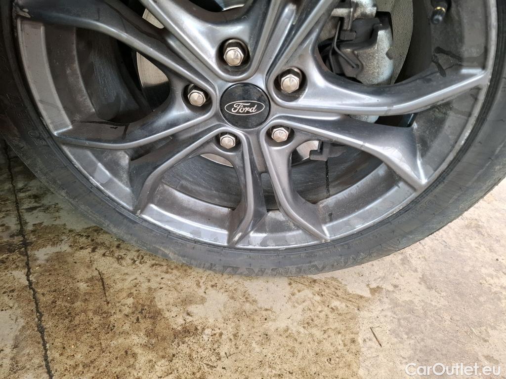  Ford  Focus FORD  / 2018 / 5P / Berline 1.0 EcoBoost 125ch St-Line #41