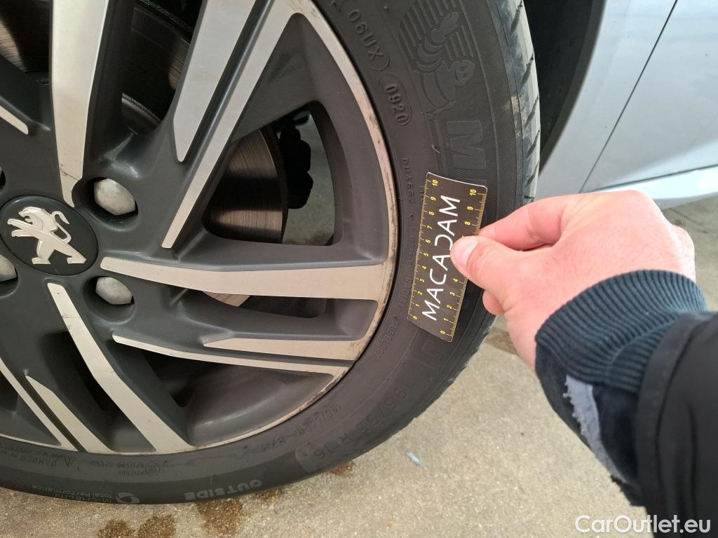  Peugeot  208  Allure Business 1.2 PureTech 100CV BVM6 E6d #8