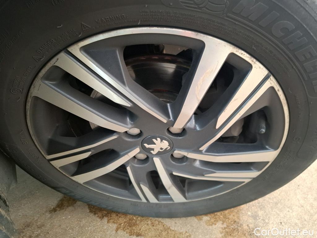  Peugeot  208  Allure Business 1.2 PureTech 100CV BVM6 E6d #13