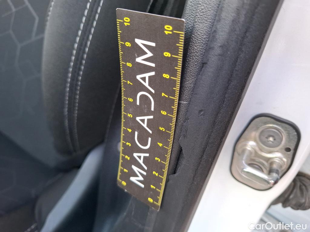  Peugeot  2008 PEUGEOT  / 2016 / 5P / Crossover Puretech 110 S&S ACTIVE #9