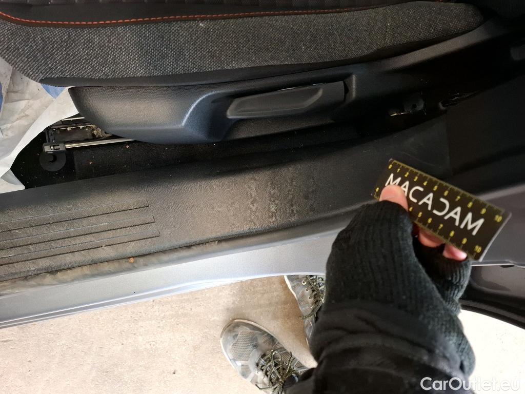  Peugeot  2008  Active Pack 1.2 PureTech 130CV BVA8 E6d #4