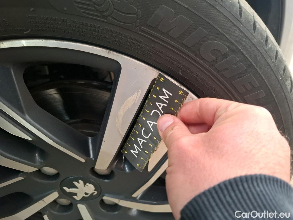  Peugeot  208  Allure Business 1.2 PureTech 100CV BVM6 E6d #14