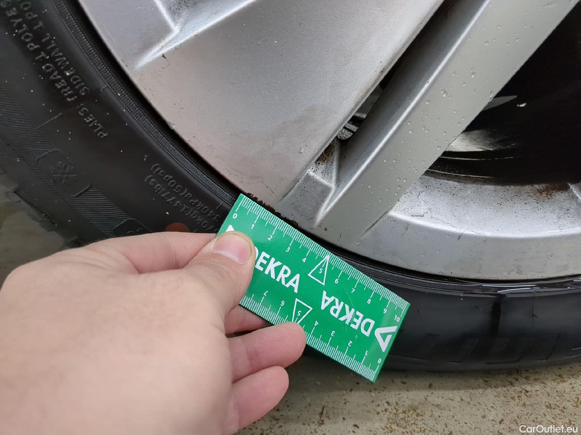  Volkswagen  Golf  VOLKSWAGEN / 2020 / 5P / Berline 1.0 TSI OPF 110 BVM6 Life Busi #6