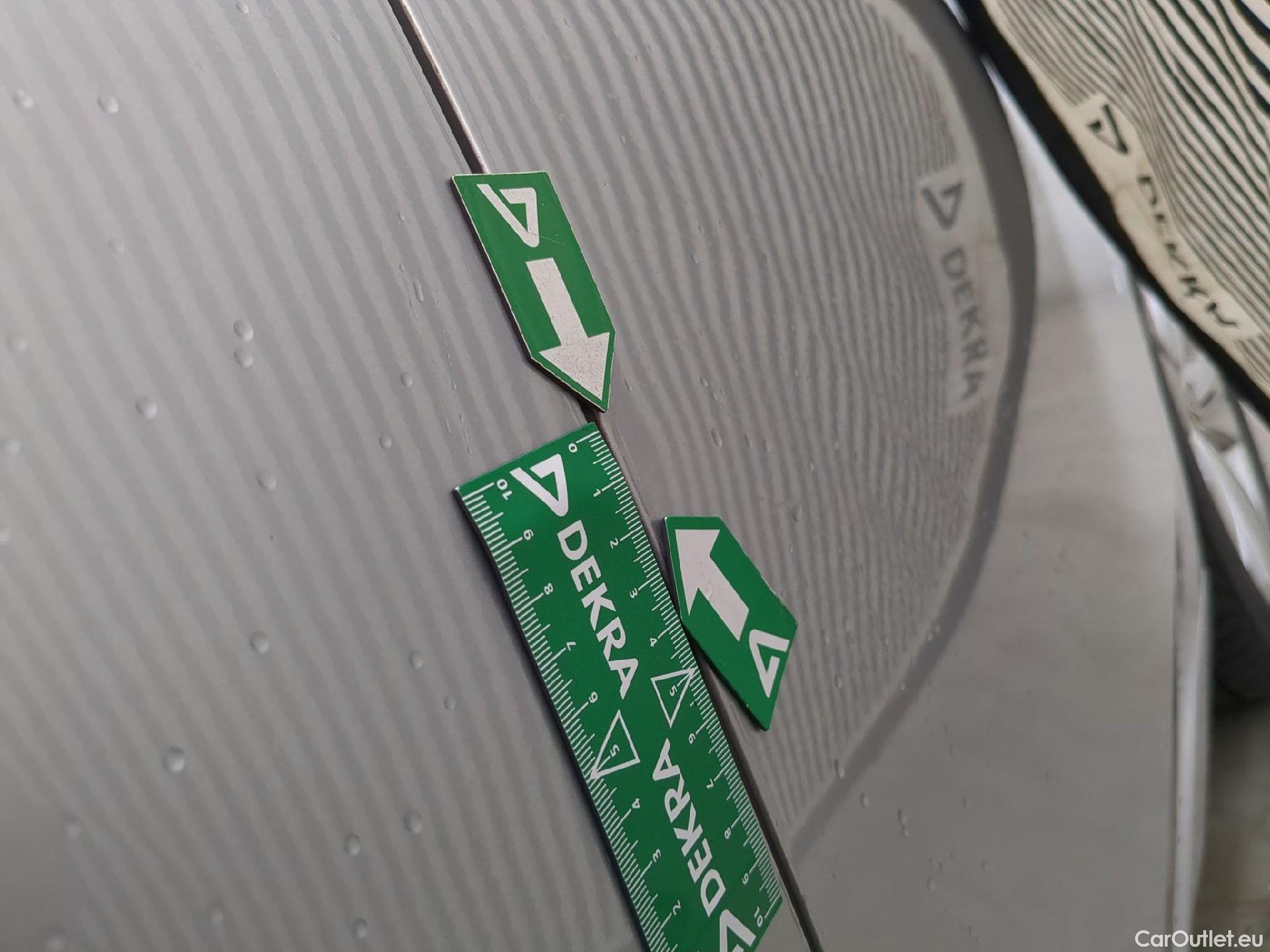  Volkswagen  Golf  VOLKSWAGEN / 2020 / 5P / Berline 1.0 TSI OPF 110 BVM6 Life Busi #4