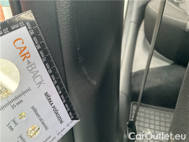  Hyundai  i30  kom.1.5i Family Comfort 5d #4