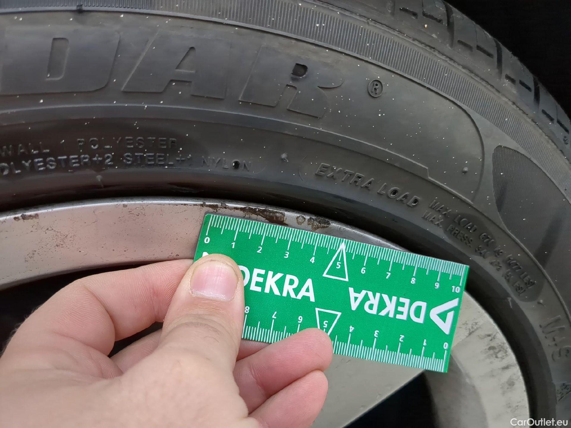  Volkswagen  Golf  VOLKSWAGEN / 2020 / 5P / Berline 1.0 TSI OPF 110 BVM6 Life Busi #17