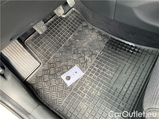  Hyundai  i30  kom.1.5i Family Comfort 5d #17