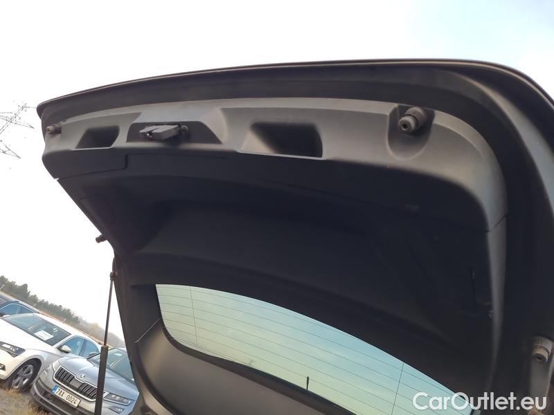  Peugeot  308  II (2013)  SW 1.5 BHDi 130 ALL.P Aut #16