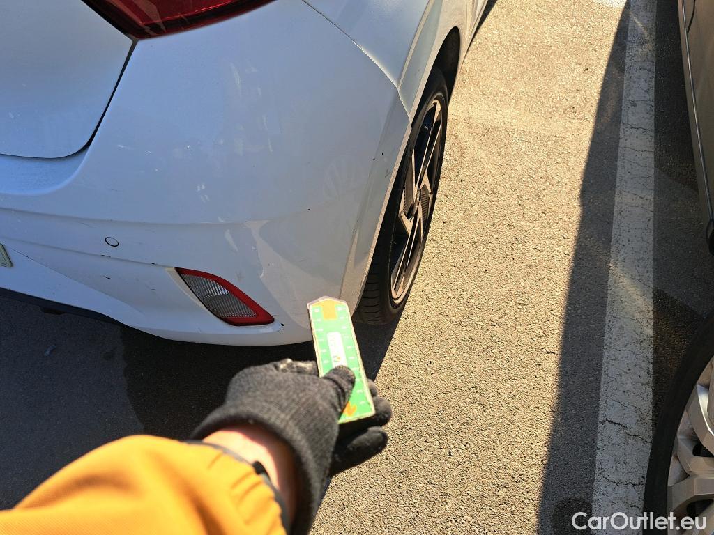  Hyundai  i10 HYUNDAI  / 2020 / 5P / berlina con portón 1.0 Tecno #5