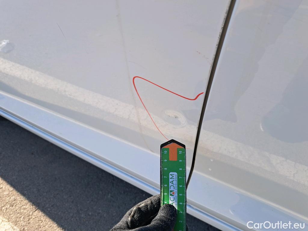  Hyundai  i10 HYUNDAI  / 2020 / 5P / berlina con portón 1.0 Tecno #7