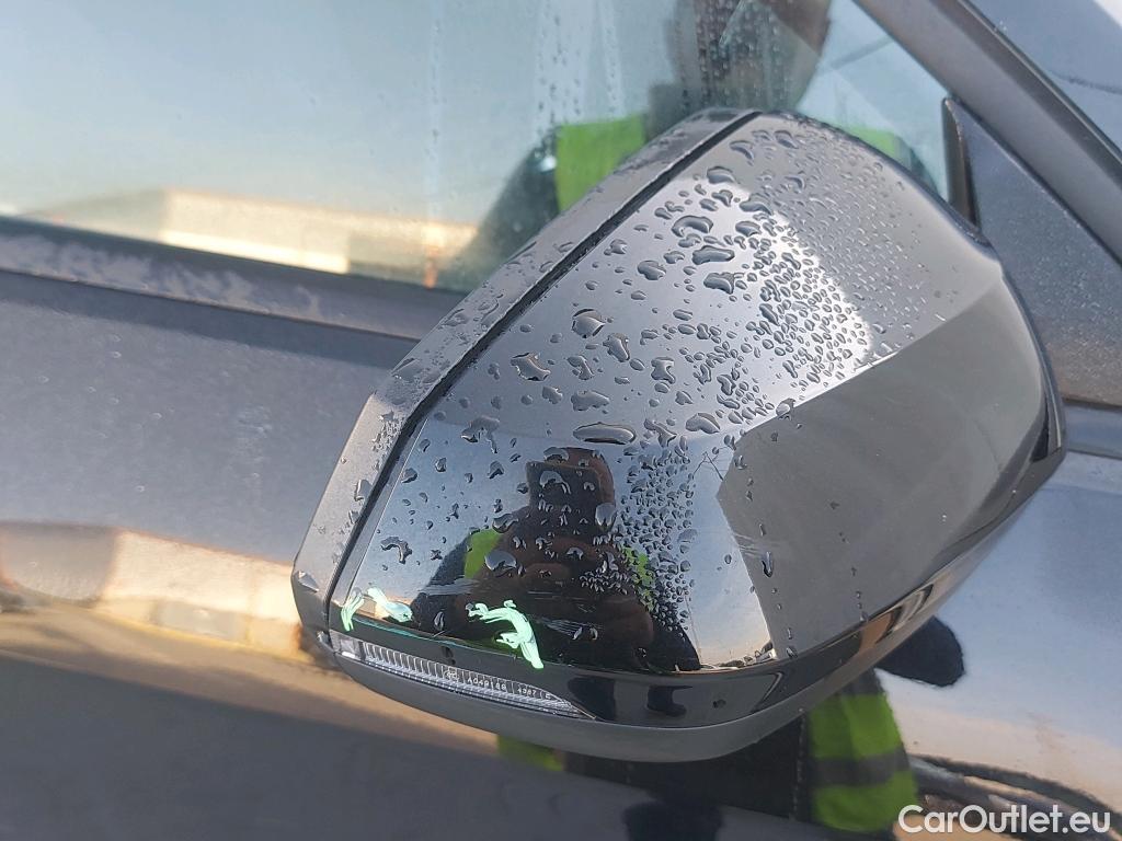  Audi  Q2 AUDI  / 2016 / 5P / todoterreno Design 30 TDI 85kW (116CV) #26