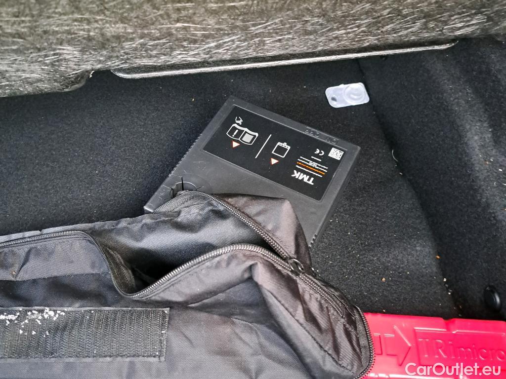  Bmw  Serie 1 BMW  / 2019 / 5P / berlina con portón 118i Corporate Auto. (AC) #18