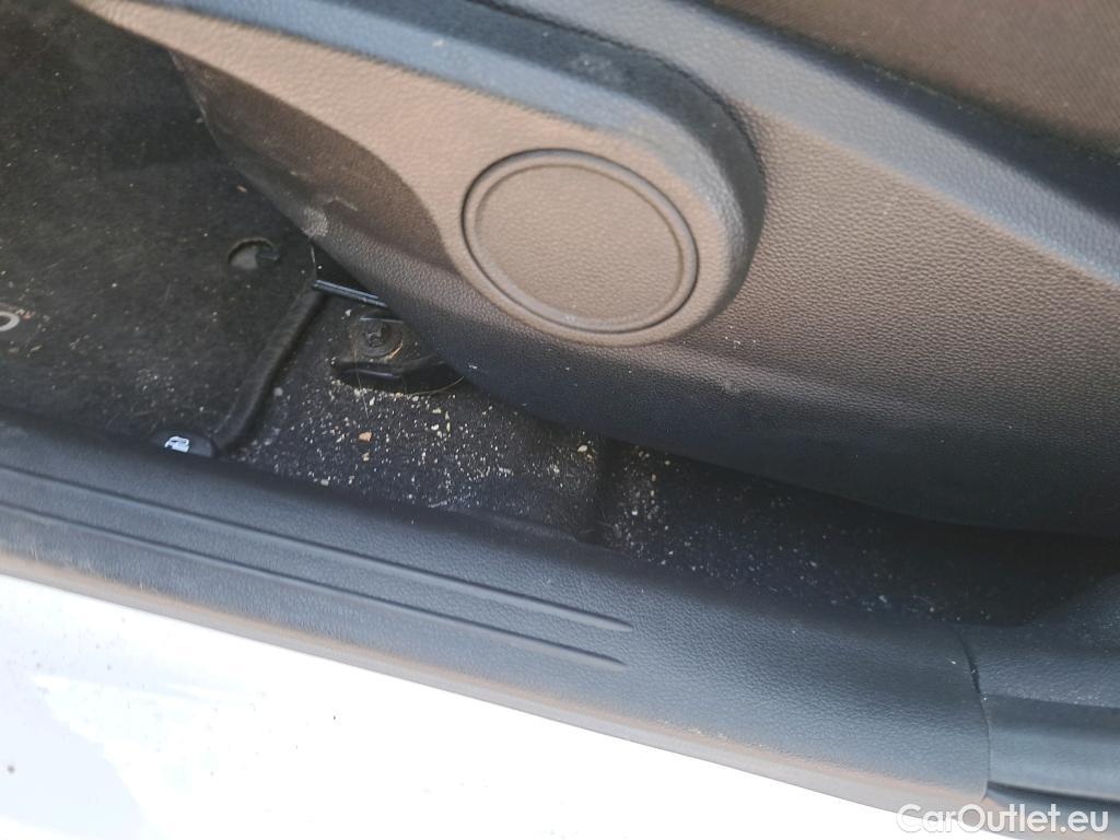  Hyundai  i10 HYUNDAI  / 2020 / 5P / berlina con portón 1.0 Tecno #33