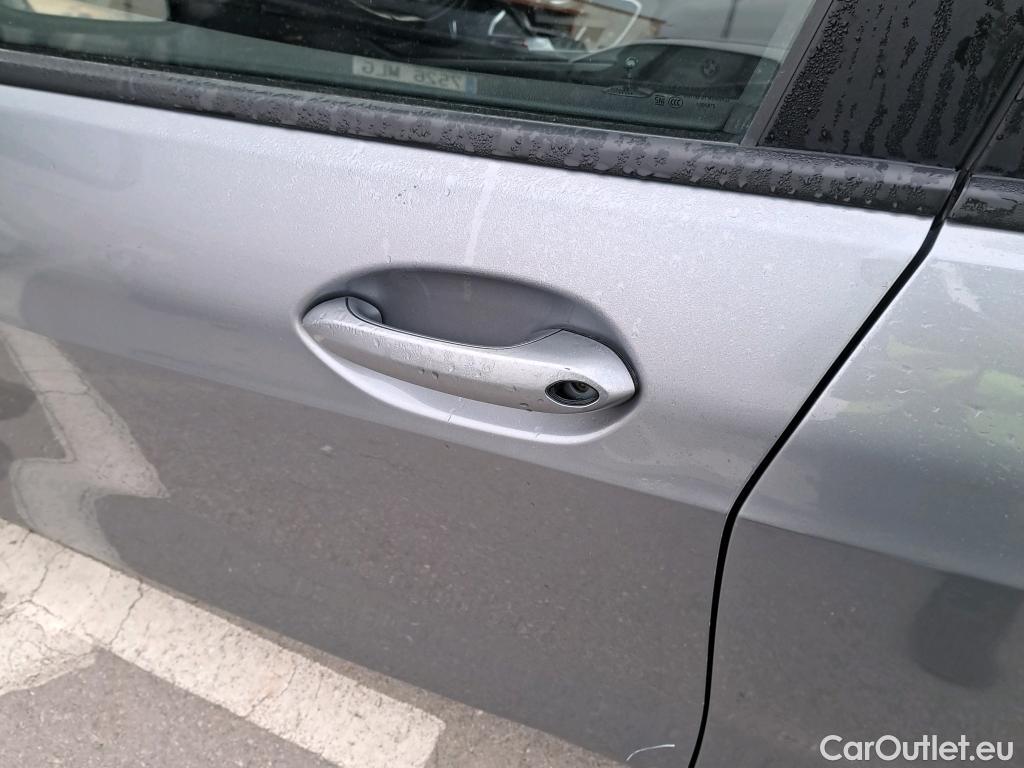  Bmw  Serie 1 BMW  / 2019 / 5P / berlina con portón 118i Corporate Auto. (AC) #20