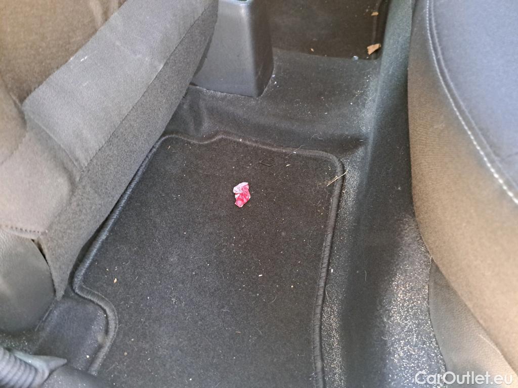  Hyundai  i10 HYUNDAI  / 2020 / 5P / berlina con portón 1.0 Tecno #31